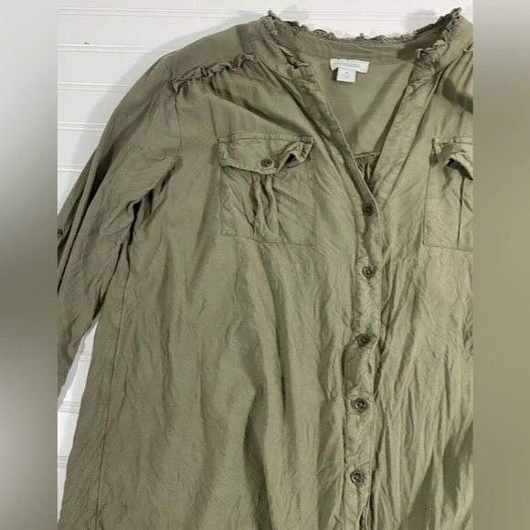 Sundance Womens Green Button Down Shirt with Ruffled Edge Size Medium Pockets - Picture 11 of 15